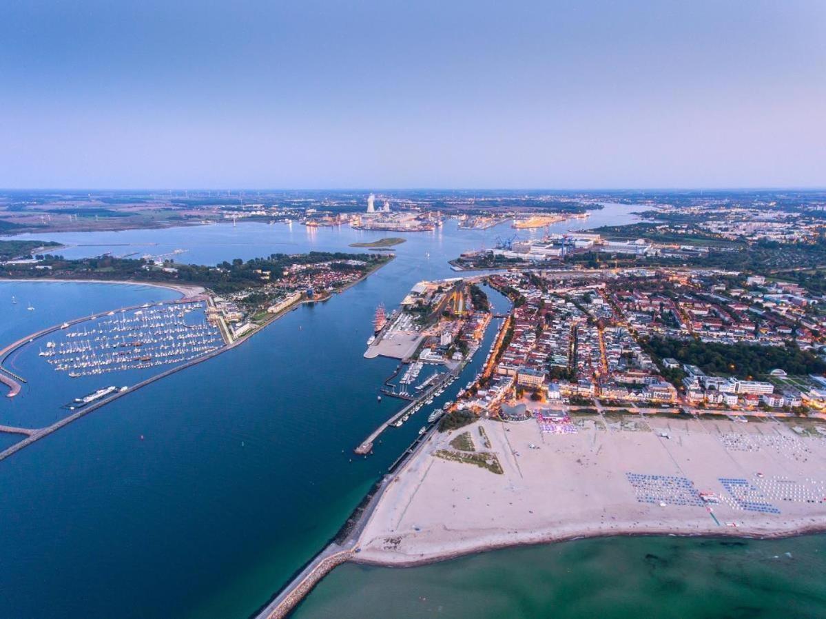 Traffic, Direkt Am Alten Strom Rostock Exterior foto